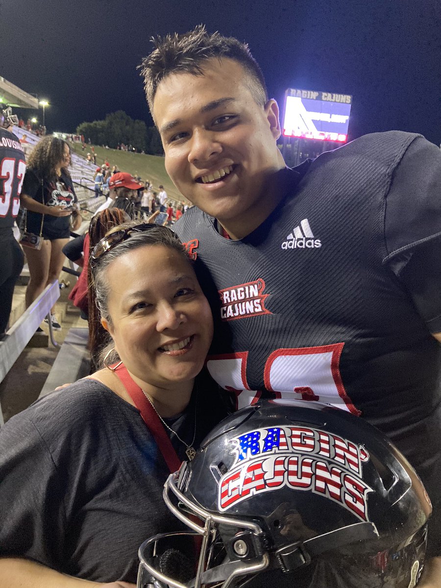 S_M_Ragin_Eagle's tweet photo. Gameday Baby! Us Road Warriors at it again! Last Home game for @CarterMilliron and his team! Taking on the Eagles of GA Southern tonight at 6:30 CT on @espn 2. Tune in and cheer on our @RaginCajunsFB team!๐ฅ๐๐ถ๐ค๐ผ #LongSnapperLove #LoveOur39 @MsM1ll @BarstoolCajuns @BucsFootball https://t.co/hoMqMRoTYN