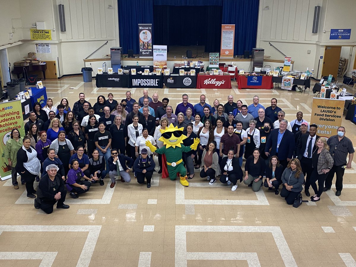 Our vendor fair brought students from different areas of LA to taste new dishes and to give their approval on what they liked. We thank our students, staff, schools, and vendors for participating and contributing to make it a success 👏🏼 #studentapproved4LAkids #EveryoneEats