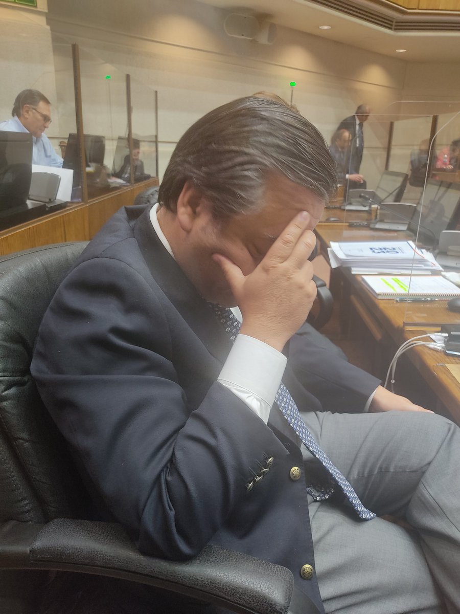 agustinromerole's tweet photo. Lamentable discusión en la Ley de Presupuesto de 2023. El Gobierno propone una disminución de 7.744 millones de pesos en subsidios del transporte para adultos mayores. Pero para los violentistas del estallido social hay recursos @latercera https://t.co/UQogfre2AW
