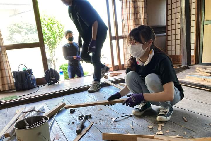 NishitamaKeizai's tweet photo. おはようございます!西多摩経済新聞です。本日の記事はこちら。
【奥多摩に「シェアハウス」 若者の移住促進目指しCFで協力呼びかけ】
詳しくはこちら→https://t.co/qJ5gEGQBT8
#東京 #奥多摩 #シェアハウス #CF #クラウドファンディング #yocca #きよかわゲストハウス https://t.co/wer8PcYWE1