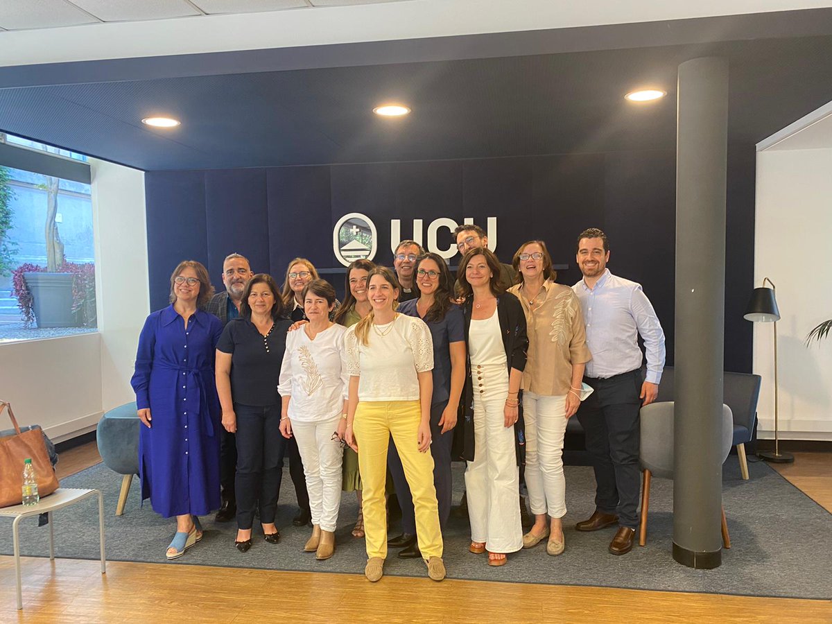 AliFernandezUY's tweet photo. Hay oportunidades  que tenemos que agradecer y esta es una. Parte del equipo docente de la Facultad de Medicina @UCUoficial Un momento para la reflexión y camaraderia. Compromiso actual con la mirada puesta en nuestros estudiantes y en su futuro https://t.co/e06IVd2etW