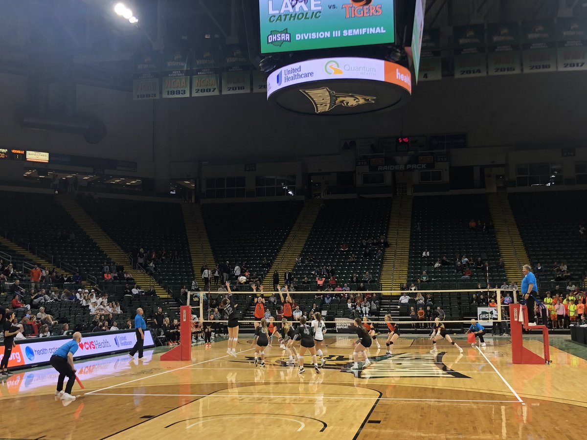 OHSAASports's tweet photo. 🏐 #OHSAA DIVISION III GIRLS VOLLEYBALL STATE SEMIFINAL: Mentor Lake Catholic will advance to the State Final after defeating Versailles 23-25, 25-16, 25-17, 25-17. 

🎥@NFHSNetwork Live Video: https://t.co/tB3nWHZDFR 
📈 Live Stats: https://t.co/sCkvbfgUzo https://t.co/pULGUbgLwm