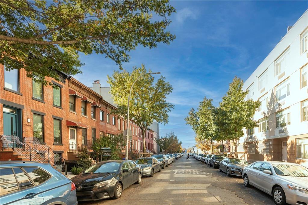 FillmoreRE's tweet image. 🎈🎈OPEN HOUSE : 242 7th Street, Brooklyn, NY

4 🛏️ Bedrooms, 2+ 🛁 Bathroom | Two Family Home

🎈🎈 Sunday, November 13th, 1:00pm - 2:30pm  🎈🎈 

Call Barbara Horan at 📱917-922-2931 to schedule a private showing!

#FillmoreRealEstate #OpenHouse