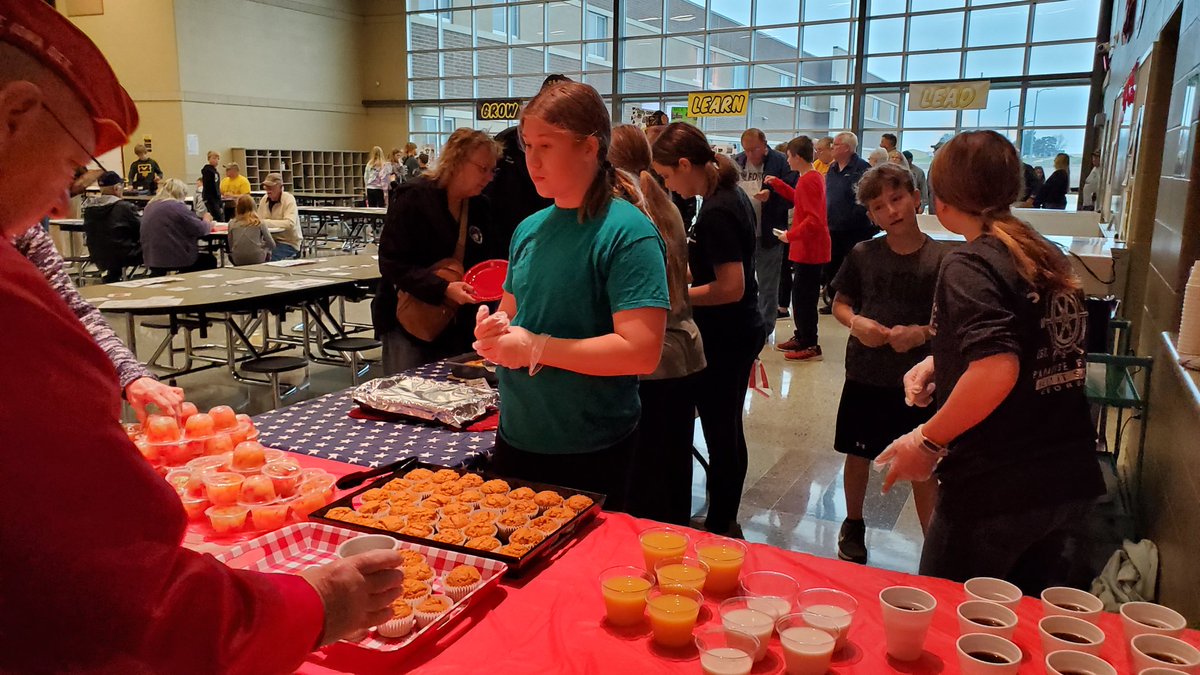 KKuhse's tweet photo. WSR MS FCCLA leaders rocked planning, preparing and serving the Veterans Breakfast. https://t.co/0nAhx31whc
