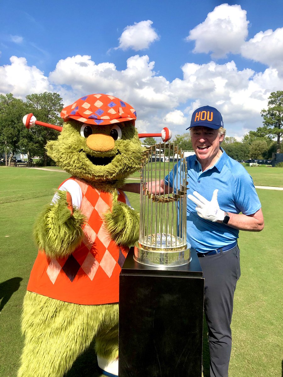 You know, I saw Shooter playing yesterday. And I've got to tell you, this guy spends more time in the sand than David Hasselhoff! ⛳️ #ShooterMcGavin