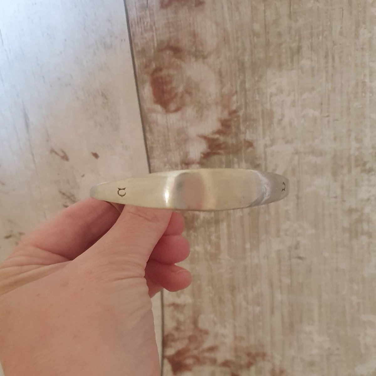 martisanne's tweet photo. silver cat bracelet, flower bangle bracelet, silver plated bangle, bridal bracelet, boho bracelet, spoon theory gift, flatware gift, G9 https://t.co/vcohGpLZOR #EtsyTeamUnity #TMTinsta #SilverPlatedBangle https://t.co/qRdD1x7izO