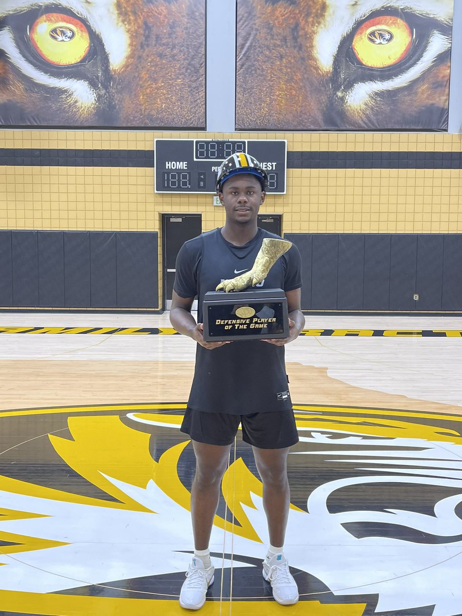 Mizzou Hoops (@mizzouhoops) on Twitter photo Sophomore <a href="/igb_kaleb/">Kaleb Brown 👨🏽🎤</a> takes home the first Defensive Tiger Claw after being named the highest-graded defender versus Southern Indiana
#MIZ 🐯 Sophomore <a href="/igb_kaleb/">Kaleb Brown 👨🏽🎤</a> takes home the first Defensive Tiger Claw after being named the highest-graded defender versus Southern Indiana
#MIZ 🐯