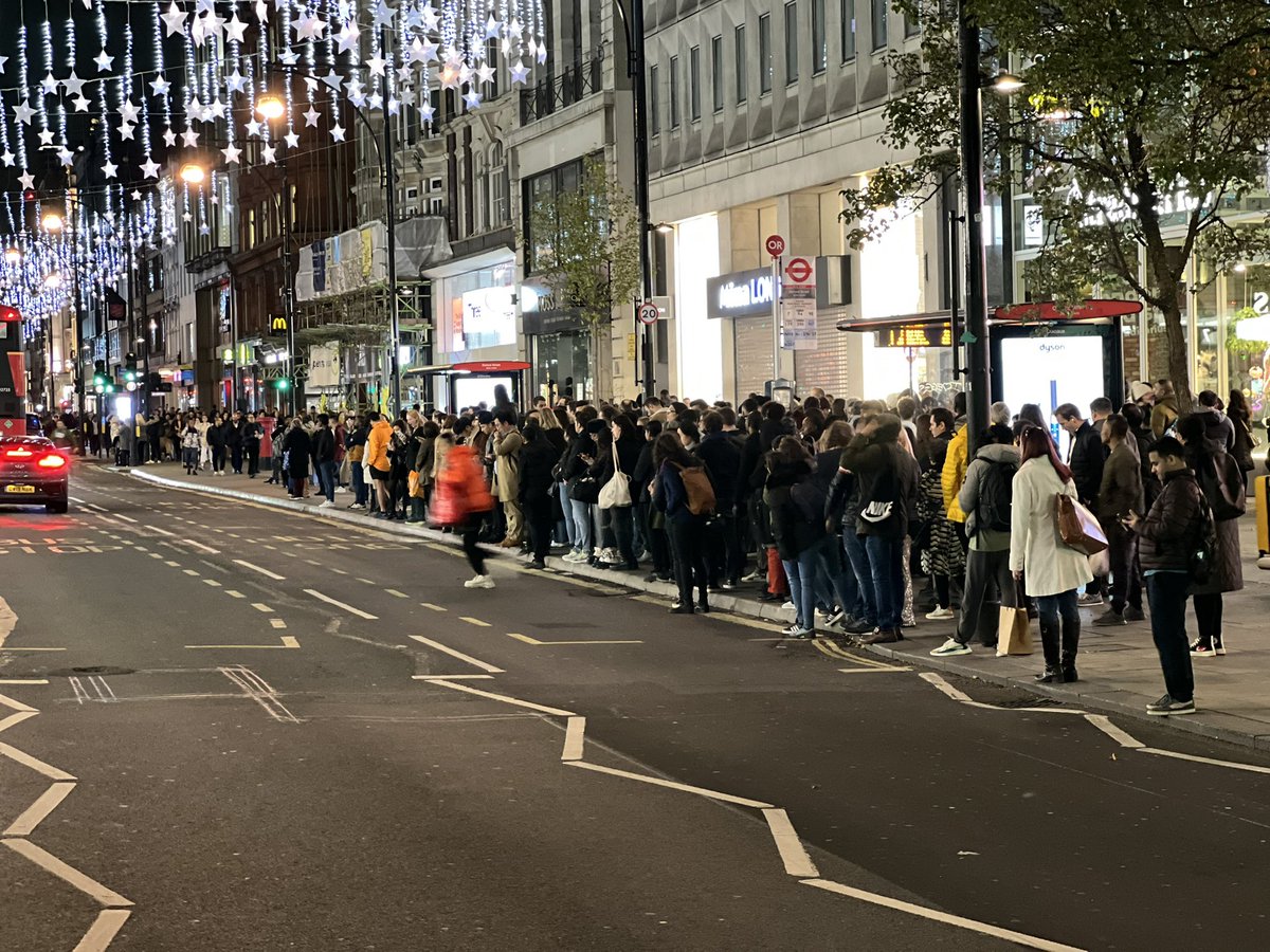 11pm on a Thursday night during tube strikes. How are Londoners not rioting?!

#tubestrike #london