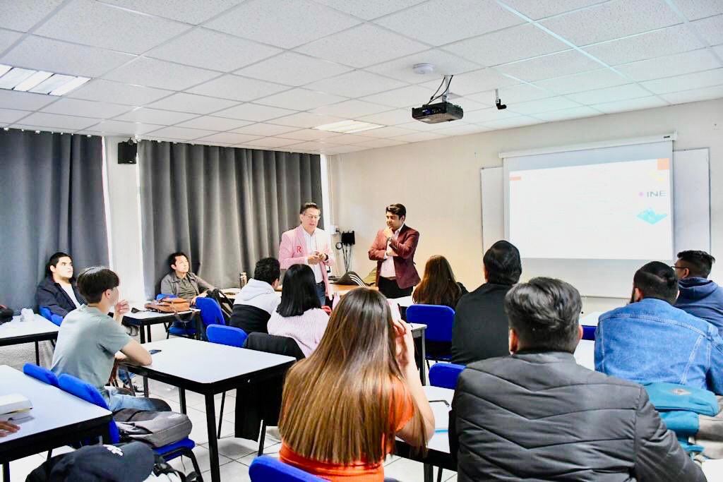 David_ArambulaQ's tweet photo. El día de hoy compartí con alumnos de la Facultad de Derecho y Ciencias Políticas de la UJED, diversos tópicos de la materia electoral. Agradecido con Ivan Herrera y la propia Universidad, el que me permitan socializar estos temas, a propósito del momento político que vivimos!!!! https://t.co/CEKdVRSU7n