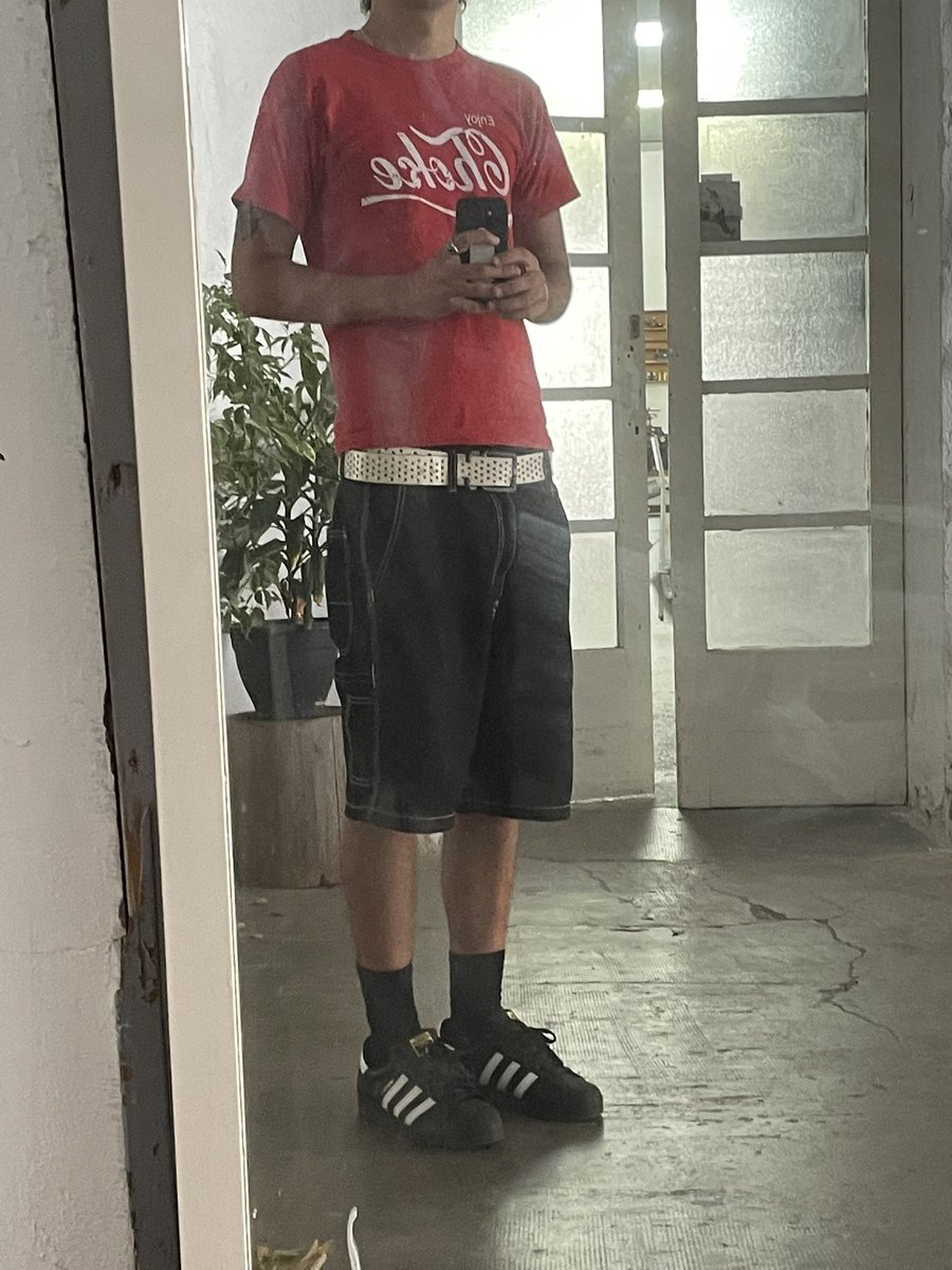 le000000n's tweet image. 🧍🏽‍♂️