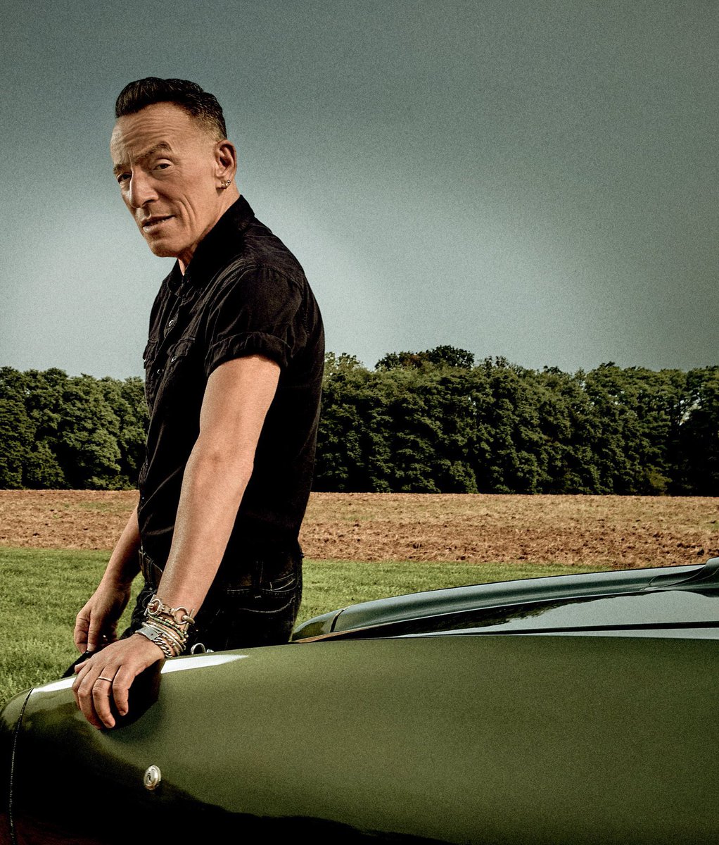 Tonight, Bruce Springsteen’s collection of fifteen soul music greats titled Only The Strong Survive, will be released!

BruceSpringsteen.lnk.to/OnlyTheStrongS…
