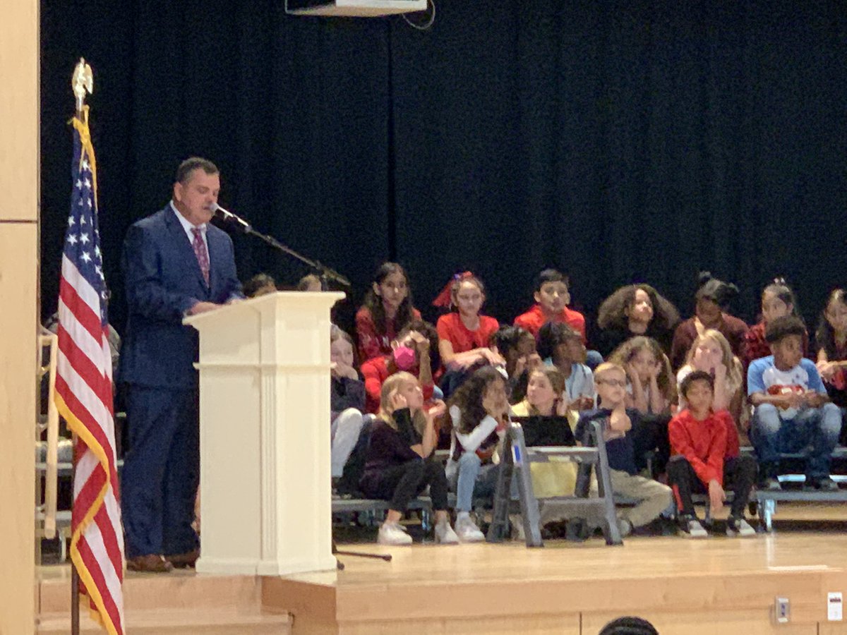 AnneEMoncureES's tweet photo. Have you Thanked a Veteran lately?  Moncure’s staff and students did so today.  Thank you Veterans and Military families!  We appreciate you! 🇺🇸💜 #Veterans @SCPSchools @AnneEMoncureES https://t.co/ArdcqPU4w0