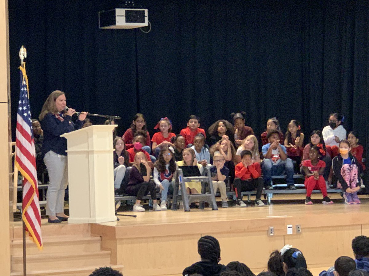 AnneEMoncureES's tweet photo. Have you Thanked a Veteran lately?  Moncure’s staff and students did so today.  Thank you Veterans and Military families!  We appreciate you! 🇺🇸💜 #Veterans @SCPSchools @AnneEMoncureES https://t.co/ArdcqPU4w0