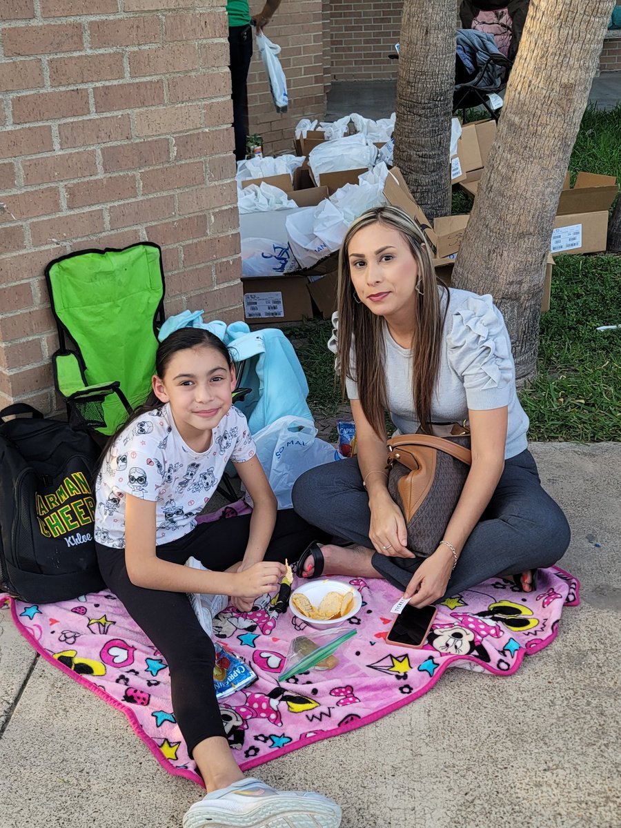 GiselaSalRam's tweet photo. CARAMAN LIFE Camping Literacy Night! 
“Reading is essential for those who seek to rise above the ordinary.” - Jim Rohn https://t.co/V0234Ba9IP