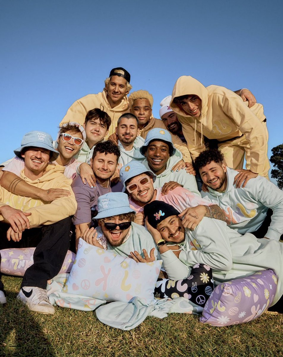 CamboysSupport's tweet photo. our favorite humans xx
brb we are going to update our pfp https://t.co/vMs0pMq1ZY
