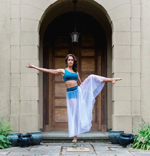 I helped dancer Rosalyn Acosta explain how she can dance on glass goblets (yay statics!) livehealtravel.com/live/the-physi…