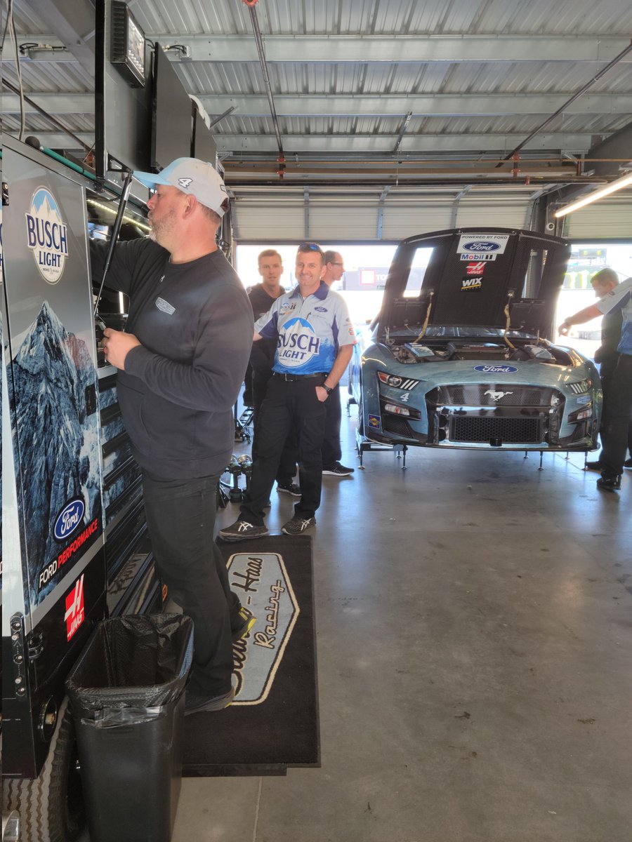 HollyLlew's tweet photo. Had a Great Week at NASCAR Championship Weekend Phoenix 2022. Met &amp; saw some cool people.  However this was my most favorite moment. @RodneyChilders4 @katrinachilders #BuschLite https://t.co/rQGxB0lalq