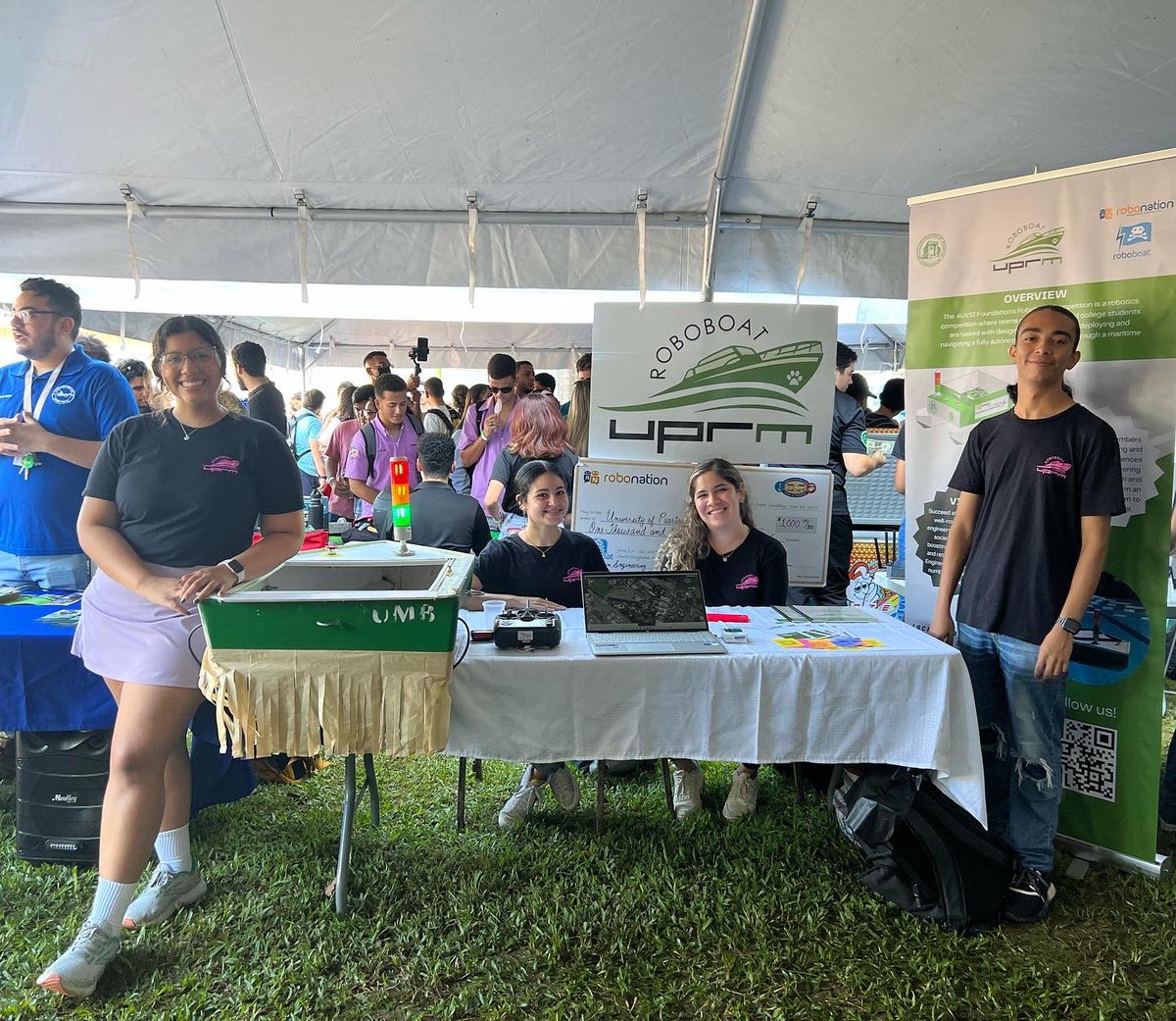 roboboat_uprm's tweet photo. Today we participated in the UPRM Open House talking to High School students about who we are, what do we do and what it’s our goal. 
Thanks to all the people who stopped by to know more about us. 💚🚤 https://t.co/VqH9cRhupM