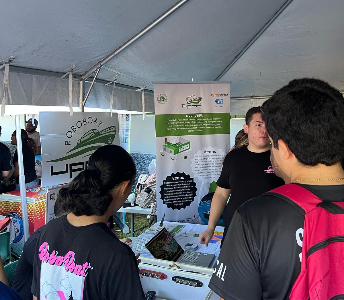 roboboat_uprm's tweet photo. Today we participated in the UPRM Open House talking to High School students about who we are, what do we do and what it’s our goal. 
Thanks to all the people who stopped by to know more about us. 💚🚤 https://t.co/VqH9cRhupM