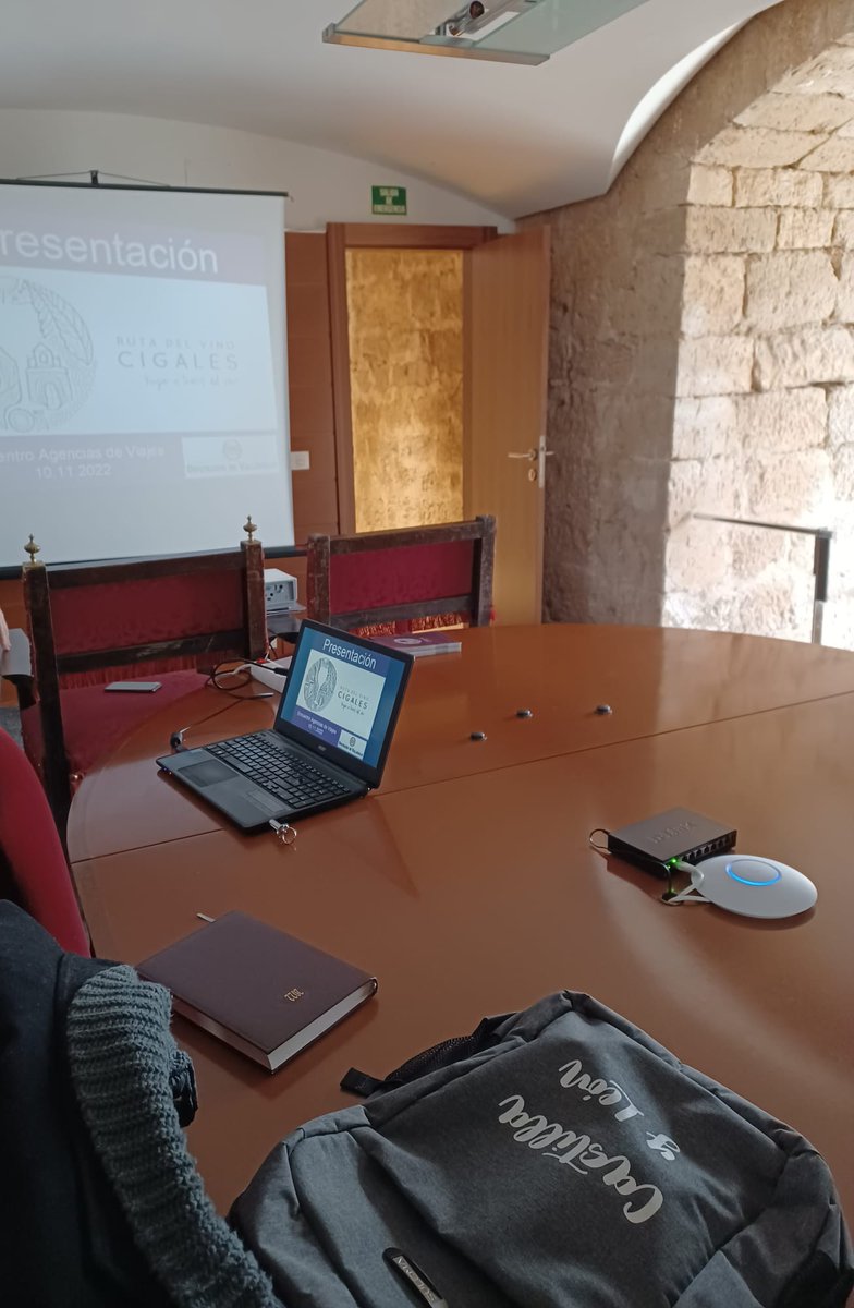 turismucientes's tweet photo. Hoy como socios de @RutaVinoCigales hemos asistido en el Castillo de @AytoFuensaldana al encuentro profesional con Agencias de Viaje  de Madrid,Valladolid y Asturias organizado por @turvalladolid para trabajar sinergias. https://t.co/R6mLAtrvUS