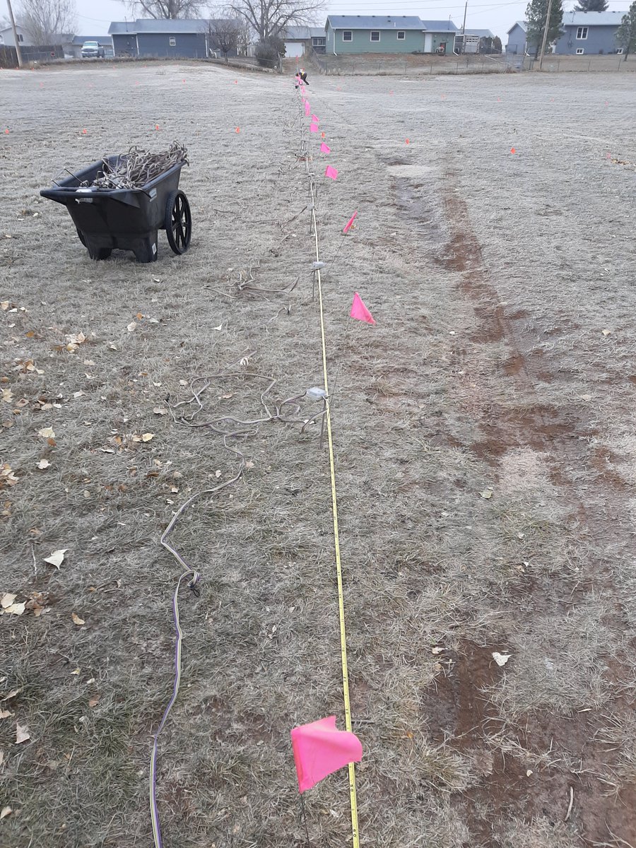 JesseKorus's tweet photo. Not cold, not snow, not dark can slow us down. @UNL_CSD we love geophysics! https://t.co/uGHFS8OqFf