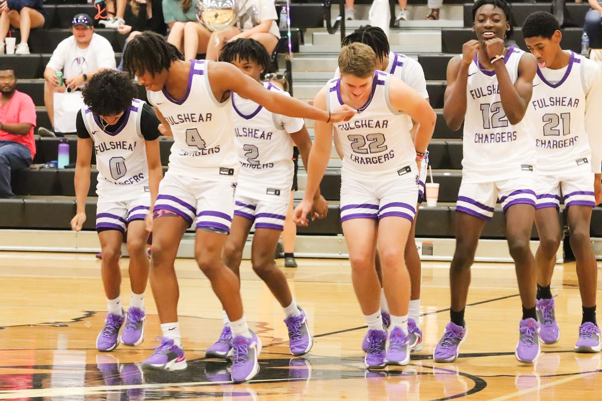 CFHSJournalism's tweet photo. Charger madness anyone??? Last Monday, Fulshear Basketball put on their first charger madness event with a dunk contest, food trucks, and performances from Storm and cheer! π#wearefu1shear #letsremembercfhs @FulshearHoops @Fulshear_HS https://t.co/UaACgYp7Ds