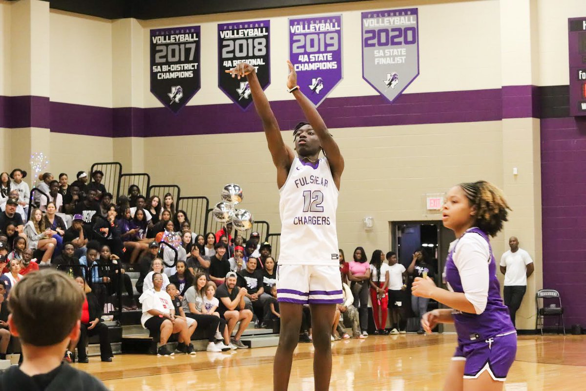 CFHSJournalism's tweet photo. Charger madness anyone??? Last Monday, Fulshear Basketball put on their first charger madness event with a dunk contest, food trucks, and performances from Storm and cheer! π#wearefu1shear #letsremembercfhs @FulshearHoops @Fulshear_HS https://t.co/UaACgYp7Ds