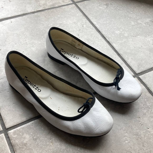 aspentreeshop's tweet photo. So good I had to share! Check out all the items I'm loving on @Poshmarkapp #poshmark #fashion #style #shopmycloset #modcloth #freepeople #repetto: https://t.co/GCojTHSs2Z https://t.co/L9bb62FqCD