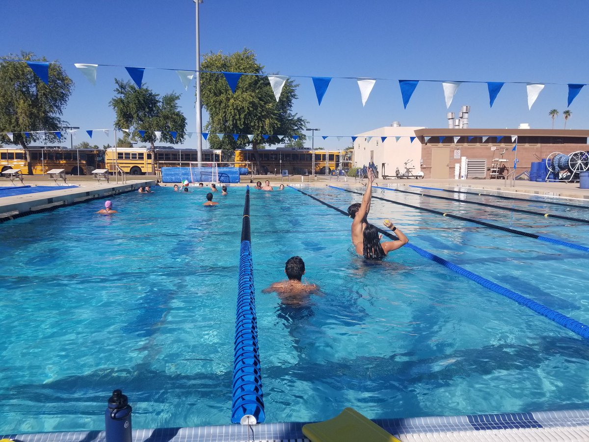 CHS1SwimDive's tweet photo. Friday fun! #ohana #poststate @SOC_CHSWOLVES @Educator_Frnkln https://t.co/TzGdAhW1n3