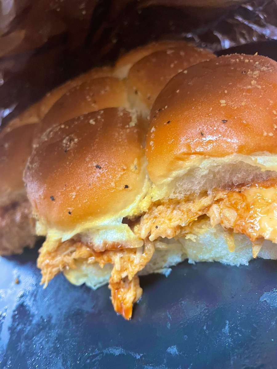 chefe_senpai's tweet photo. Made some chicken sliders 😬 https://t.co/77Yyr6hJTr
