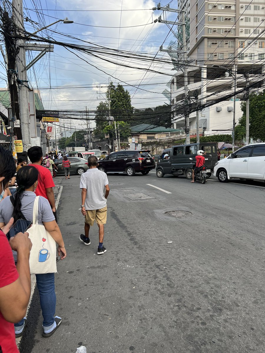 BryanNavarra's tweet photo. @MMDA anyare mmda? Sa teresa toh yun papasok ng pup https://t.co/2jSYK2qwuU