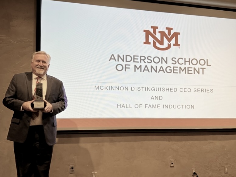APS Superintendent School Elder was honored by the UNM Anderson School of Management as an extraordinary alum who has achieved professional success, made significant contributions to the community, and serves as a role model. aps.edu/about-us/admin…