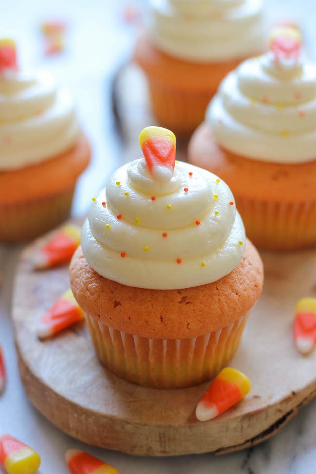 CANDY CORN inspired Cupcakes via Damn Delicious.
#VanillaCupcakeDay 
#GhastlyGastronomy

damndelicious.net/2013/10/28/can…