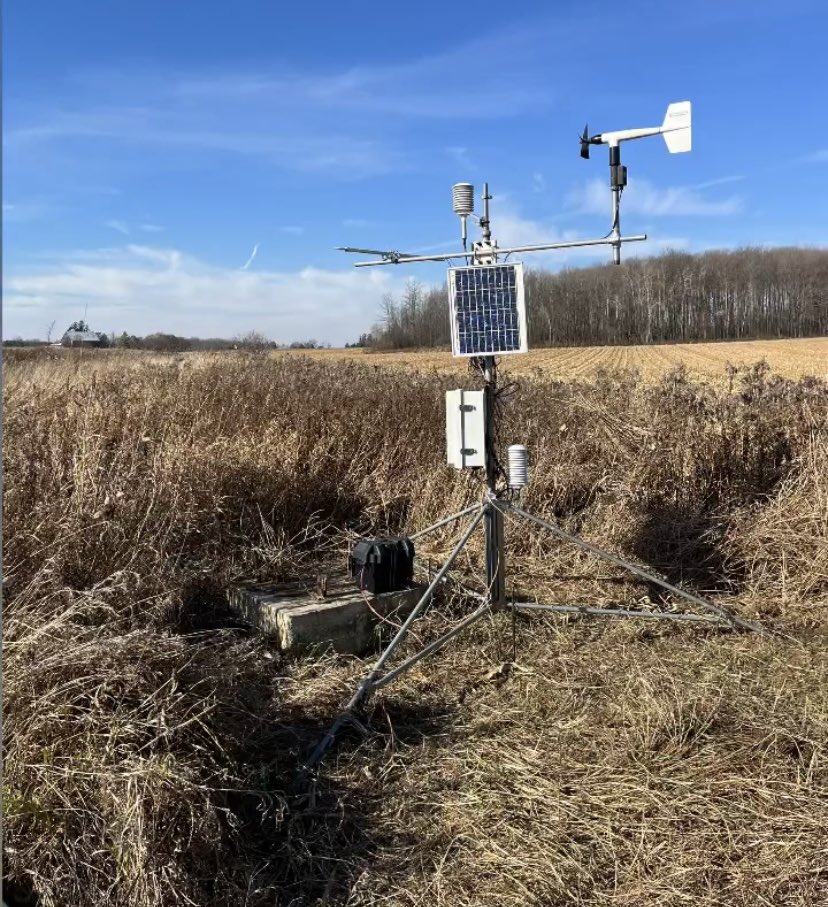 JaninaH2O's tweet image. Thanks to Sarah, @lfandinog @LARISSAgospodyn and Aidan for installing the MET station today!