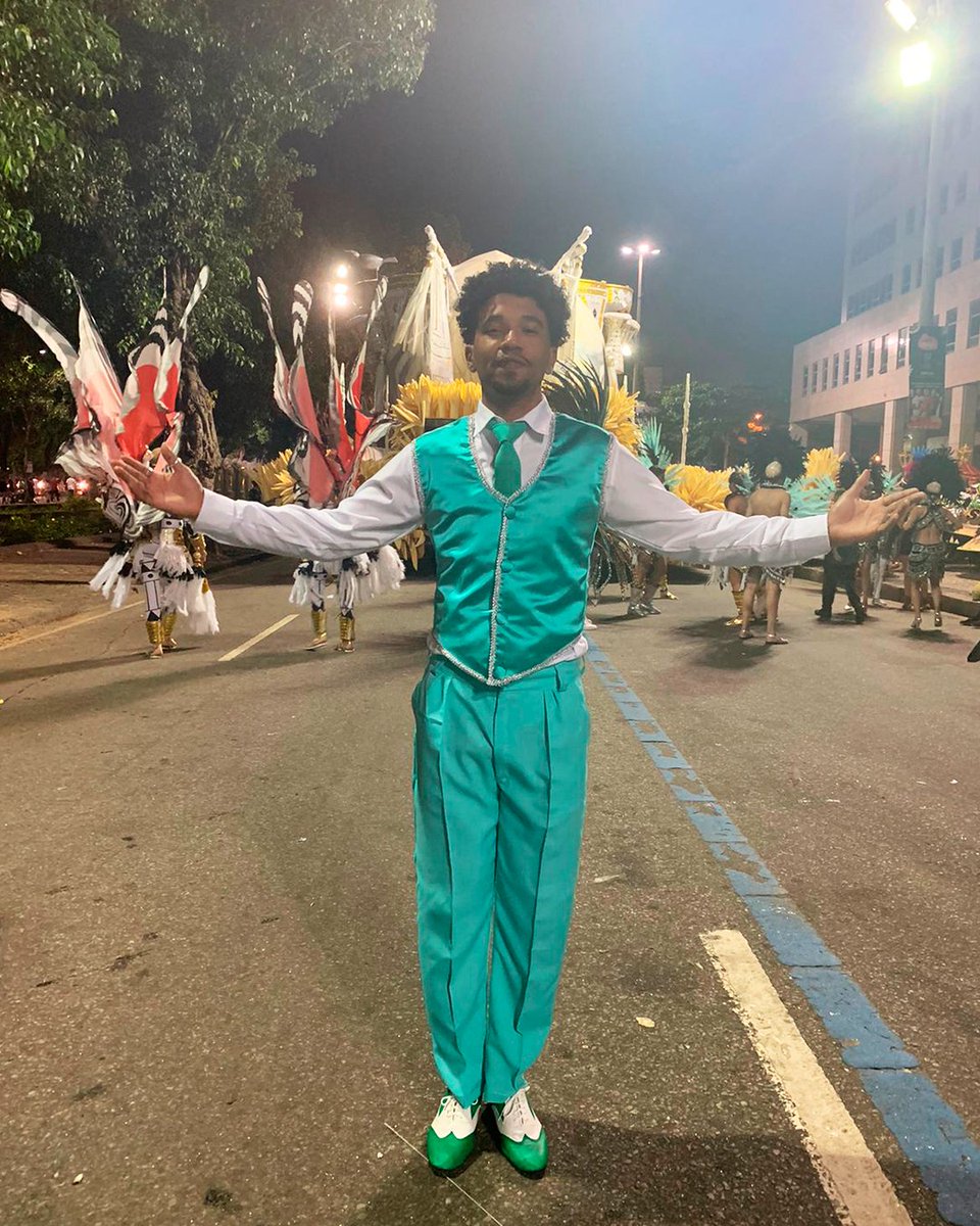 renegado's tweet photo. Não tenho palavras pra descrever esses momentos. Sou honrado demais por fazer parte dessa grande família, um dos maiores presentes da minha vida. Salve Elza, Salve Mocidade! 💚 #Mocidade67Anos https://t.co/qUHuuT9L52