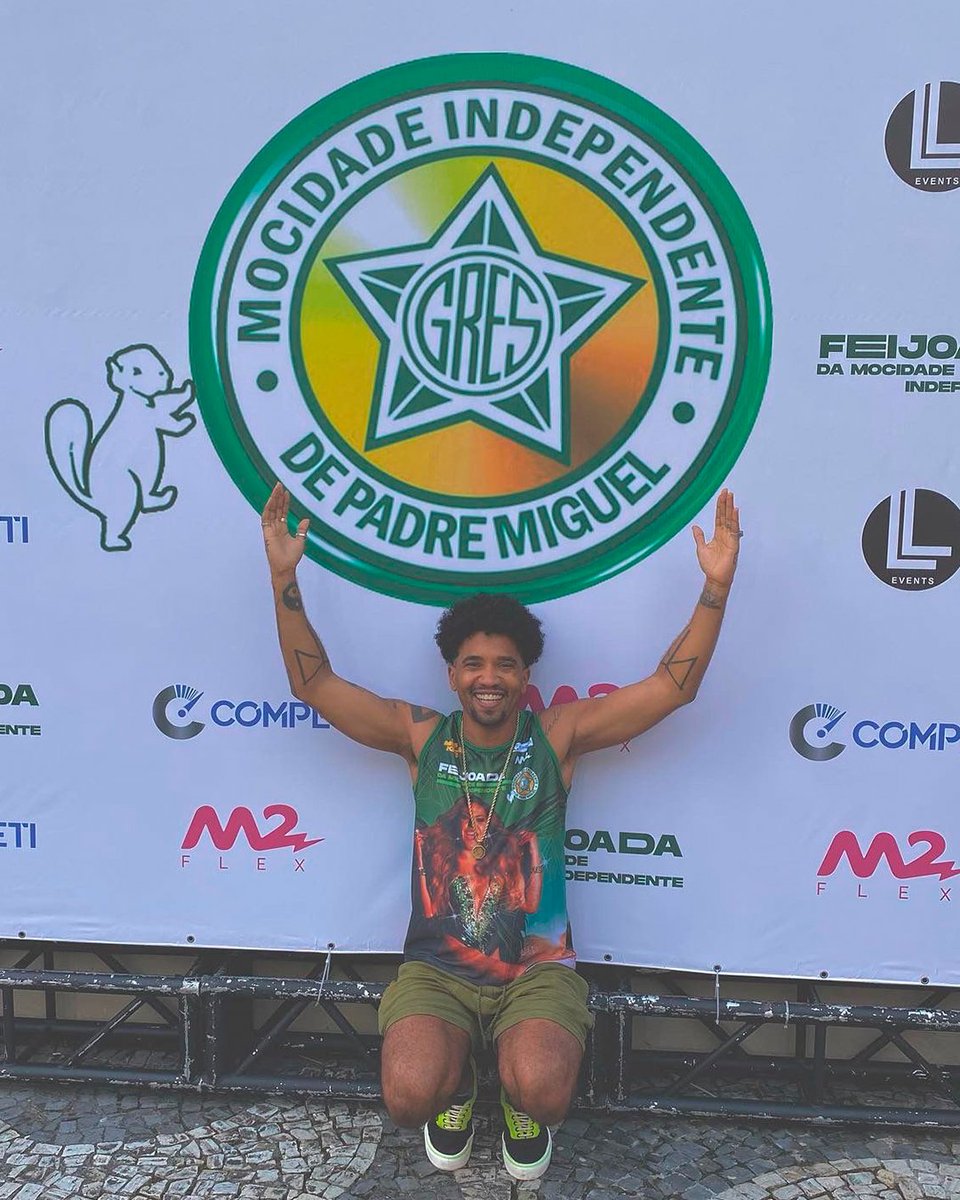 renegado's tweet photo. Não tenho palavras pra descrever esses momentos. Sou honrado demais por fazer parte dessa grande família, um dos maiores presentes da minha vida. Salve Elza, Salve Mocidade! 💚 #Mocidade67Anos https://t.co/qUHuuT9L52