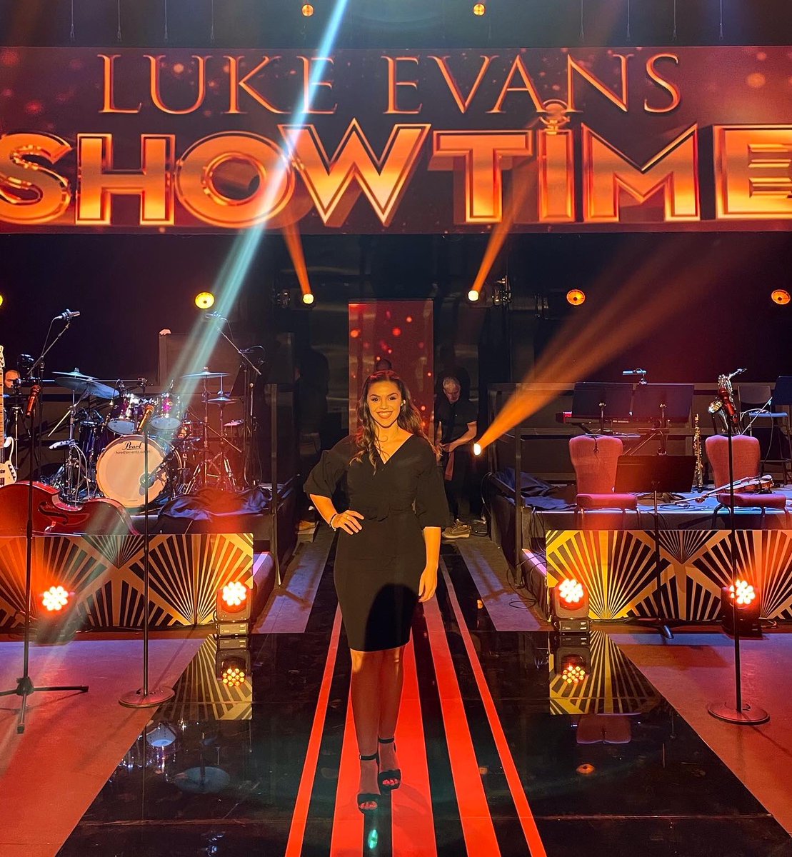 chant_morgan's tweet photo. Great evening singing with @TheRealLukevans 🎤 https://t.co/3W50AyBC3v