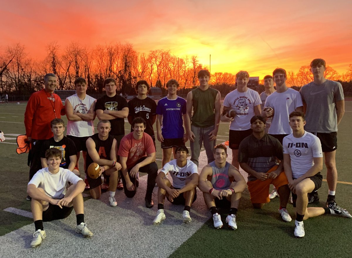 Tonight we did our senior walk, which we do every year on our last guaranteed practice. All of the underclassmen line up around the field and the seniors take a lap and talk to each player. A moment where they can take a minute to give advice and or reflect on memories❗️