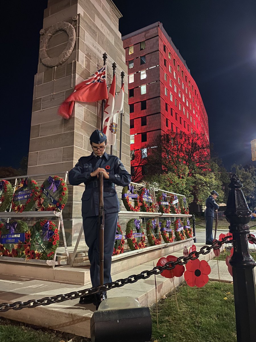 Tonight I stopped by the Victoria Park Cenotaph and #ldnont City Hall to thank the Cadets that took shifts and stood on guard. 
#RemembranceDay #LestWeForget