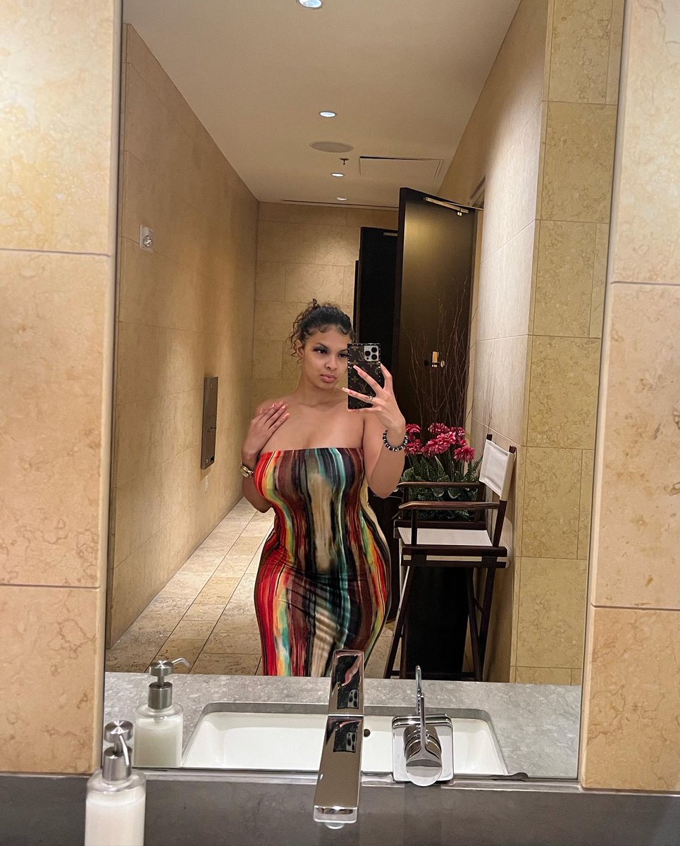 Roro1og's tweet photo. new twitter yall 💃 https://t.co/ZTdeS2EPES