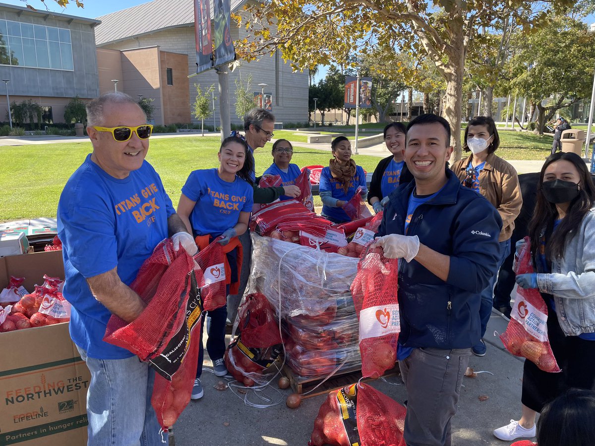 VPForgues's tweet photo. Had a great day at #TitansGiveBack working on these amazing community projects! Thanks to @TitanAdvocates for organizing this opportunity for Titans🙌 https://t.co/AaFay8DqEr