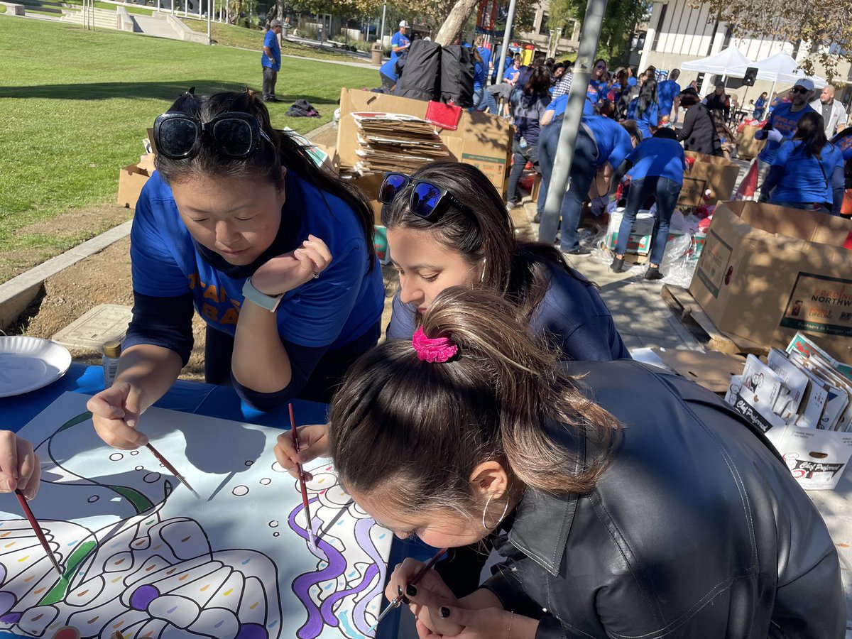 Had a great day at #TitansGiveBack working on these amazing community projects! Thanks to <a href="/TitanAdvocates/">Titan Advocates</a> for organizing this opportunity for Titans🙌