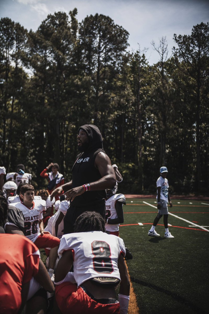 BlackSocrates47's tweet photo. First Year as a Defensive Coordinator in the Books !! 

I had a blast. Learned a lot over the course of the season , and it’s still wild how fast it flew by. 

S/O to @coachrun_shoot for the opportunity 🙏🏾 https://t.co/tDYiZAIH5d