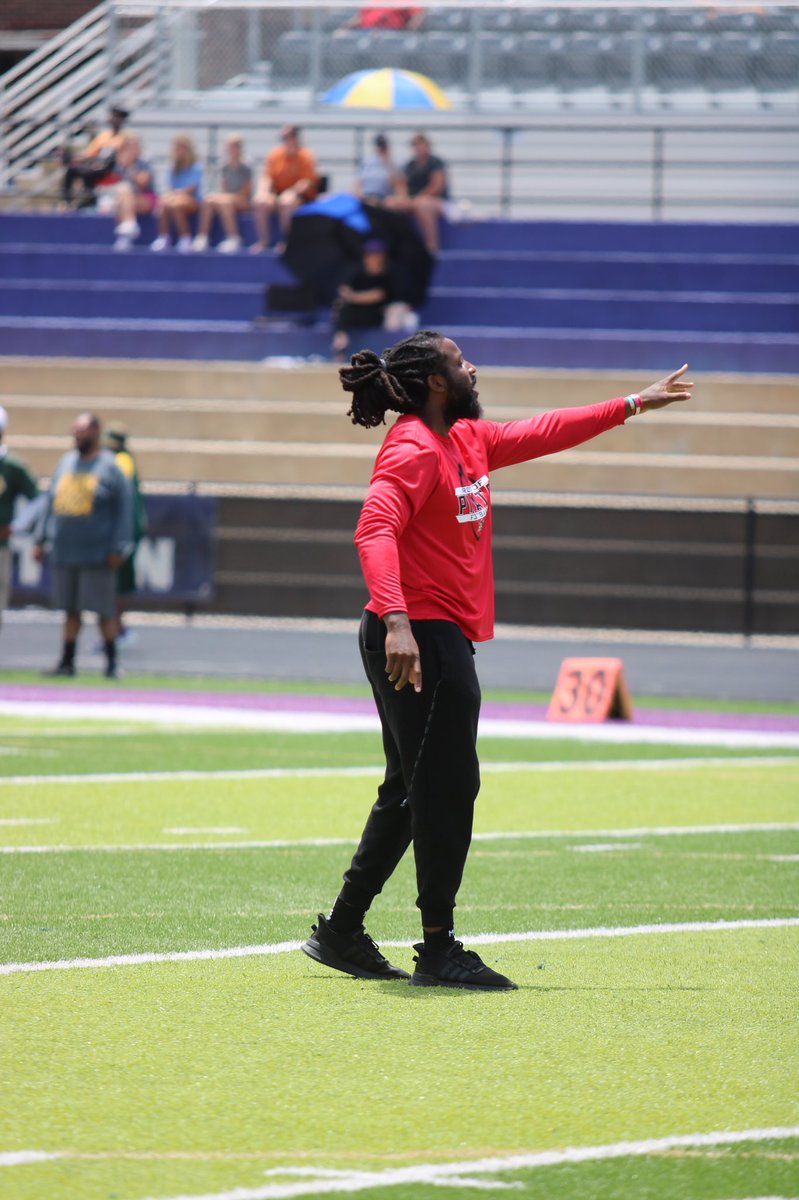 BlackSocrates47's tweet photo. First Year as a Defensive Coordinator in the Books !! 

I had a blast. Learned a lot over the course of the season , and it’s still wild how fast it flew by. 

S/O to @coachrun_shoot for the opportunity 🙏🏾 https://t.co/tDYiZAIH5d