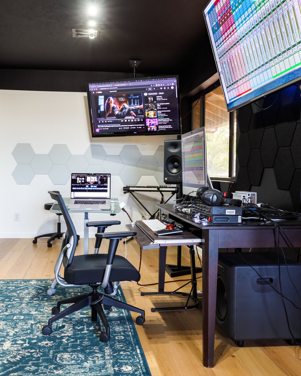 phxrecording's tweet photo. Record your next single or mixtape with a professional Hip Hop producer in a comfortable recording studio in Phoenix with the latest technology. #HipHopProducers #HipHopRecordingStudios #RecordingStudio #... https://t.co/gHUUMiACml https://t.co/Q3ITvgFWt4