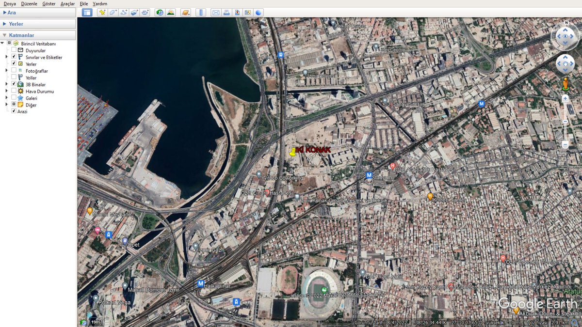 İki Konak, şehrin iki yakasının birleştiği noktada 50 ve 27 katlı iki bloğu ile yükseliyor.
#izmir #gökdelen #skyscraper #kule #tower