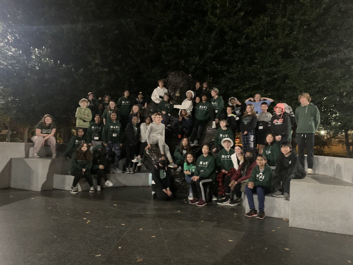 Mr_Beltran_NMS's tweet photo. Bus 2 with Einstein! #NoviDC22  #photoswithalbert @CoachSinawi @bobbiemurph https://t.co/0sded36glb