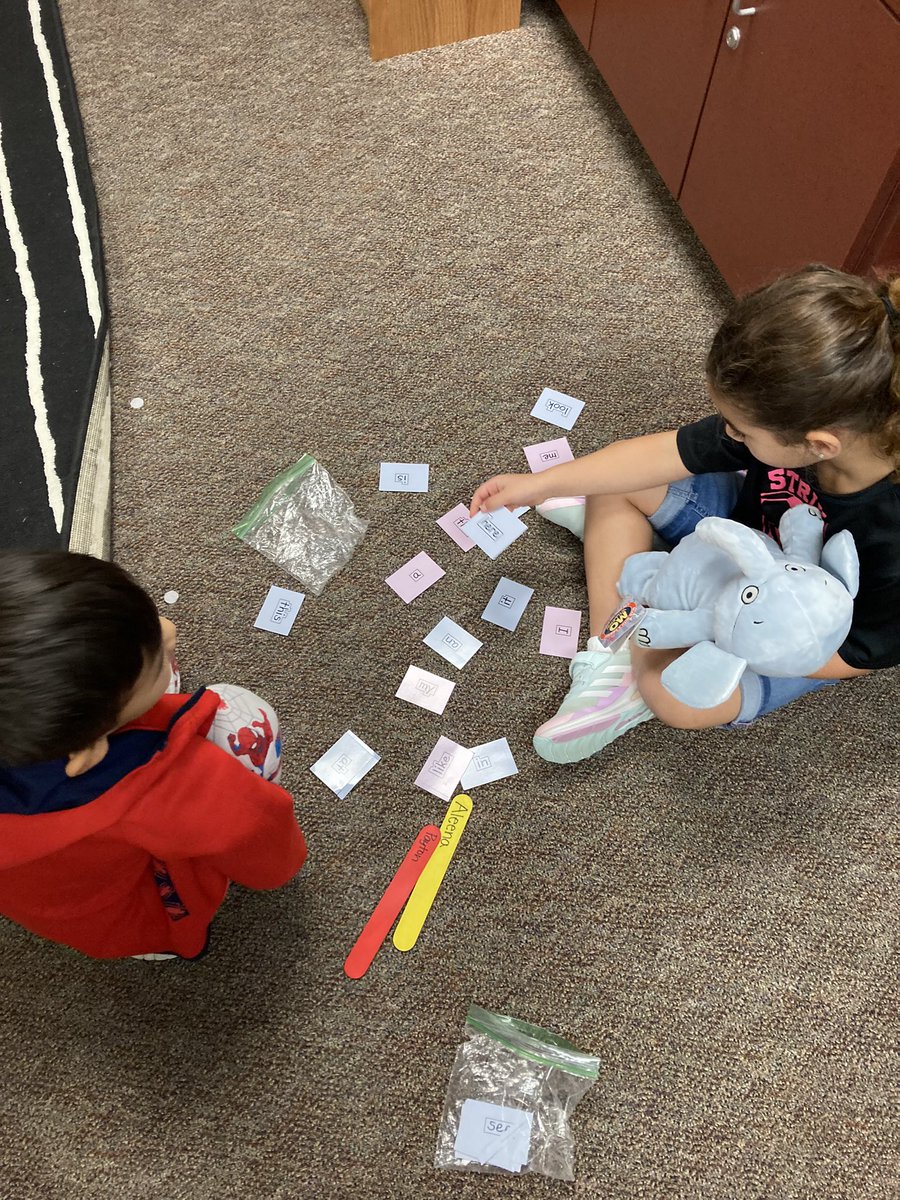 MsLKoenning's tweet photo. Our book buddies joined us at word school today!! Words we know in a snap! 🫰🏼 https://t.co/GnN4W4ybIr