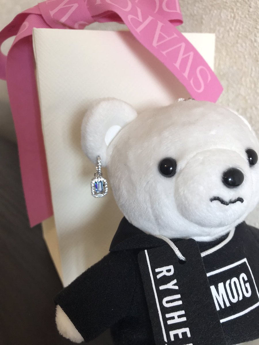nori96black's tweet photo. スワロフスキーのBE:FIRST公式動画見たら欲しいものが増えるよー🤣
(最初見た時リュウちゃんの髪型が好きすぎて話が入ってこなかった🥹)
#BEFIRST
#Swarovski
#messge https://t.co/MgUucoTmHq