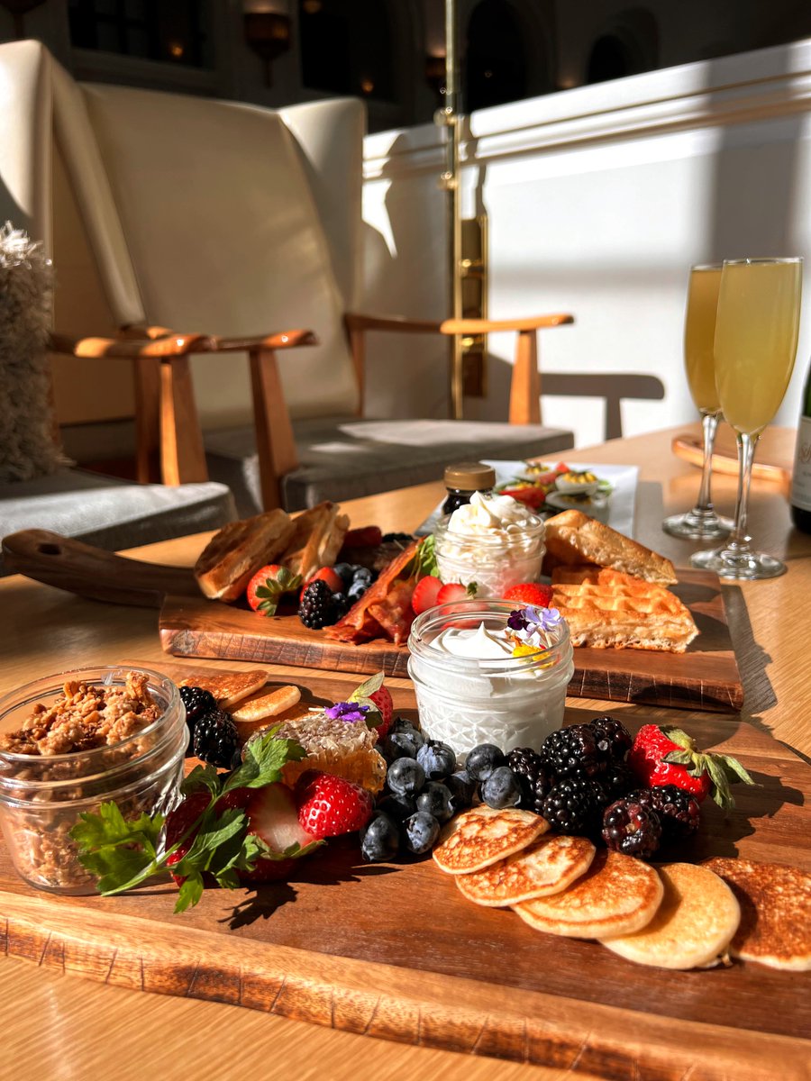 There's a new brunch coming to town!
🗓️BOOK YOUR RESERVATIONS 
The Cooper Lounge Holiday Brunch will only be here for a limited time; Starting November 19th, every Saturday and Sunday from 11am – 3pm through December 24th. For reservations visit ➤ ➤➤ exploretock.com/cooperlounge/